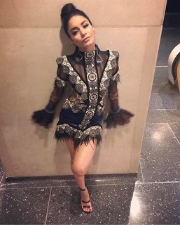 Vanessa Hudgens feet photo thumbnail