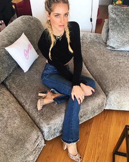 Chiara Ferragni feet photo thumbnail