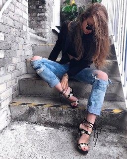 Xenia Tchoumitcheva feet photo thumbnail