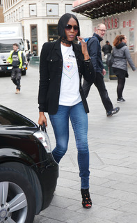 Naomi Campbell feet photo thumbnail