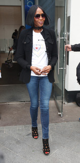 Naomi Campbell feet photo thumbnail