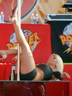 Brooke Hogan feet photo thumbnail