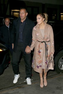 Jennifer Lopez feet photo thumbnail
