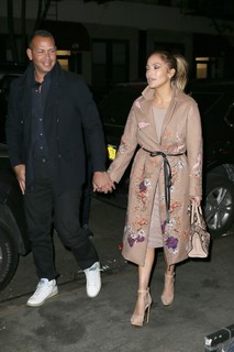 Jennifer Lopez feet photo thumbnail
