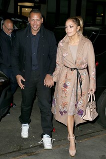 Jennifer Lopez feet photo thumbnail