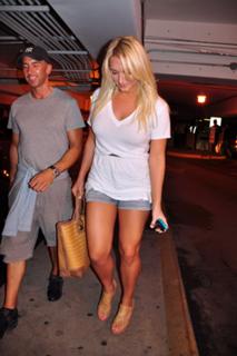 Brooke Hogan feet photo thumbnail