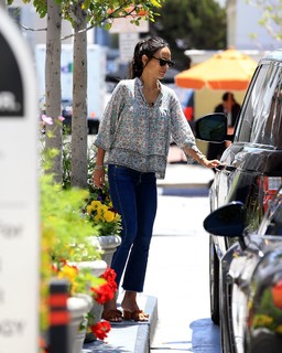 Jordana Brewster feet photo thumbnail