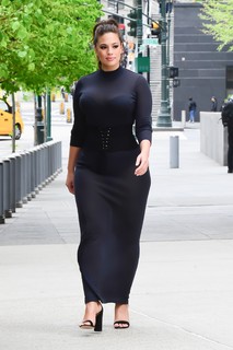 Ashley Graham feet photo thumbnail