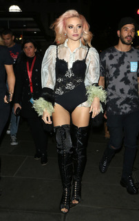 Pixie Lott feet photo thumbnail