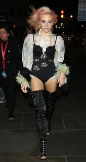Pixie Lott feet photo thumbnail
