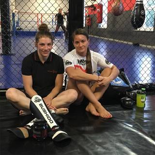 Karolina Kowalkiewicz feet photo thumbnail