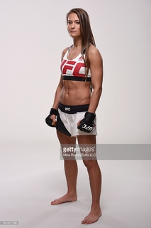 Karolina Kowalkiewicz feet photo thumbnail