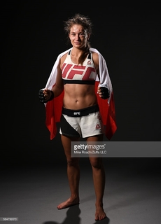 Karolina Kowalkiewicz feet photo thumbnail