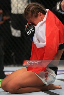 Karolina Kowalkiewicz feet photo thumbnail