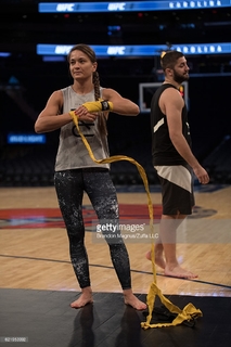 Karolina Kowalkiewicz feet photo thumbnail