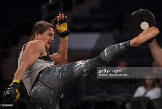 Karolina Kowalkiewicz feet photo thumbnail