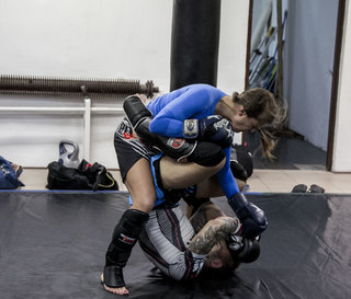Karolina Kowalkiewicz feet photo thumbnail