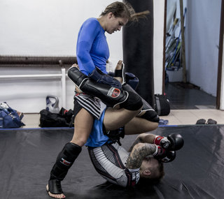 Karolina Kowalkiewicz feet photo thumbnail