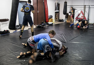 Karolina Kowalkiewicz feet photo thumbnail