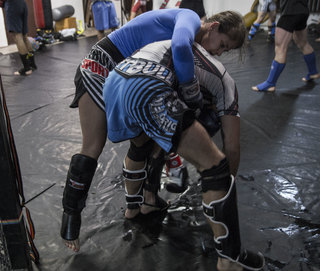 Karolina Kowalkiewicz feet photo thumbnail