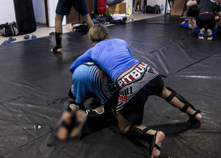 Karolina Kowalkiewicz feet photo thumbnail