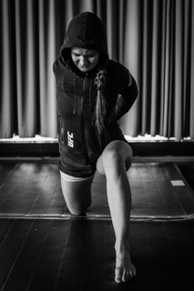Karolina Kowalkiewicz feet photo thumbnail