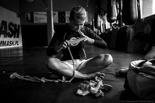 Karolina Kowalkiewicz feet photo thumbnail