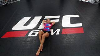 Karolina Kowalkiewicz feet photo thumbnail