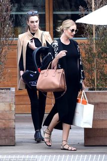 Rosie Huntington-Whiteley feet photo thumbnail
