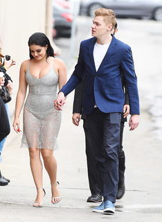 Ariel Winter feet photo thumbnail