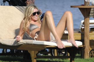 Abbey Clancy feet photo thumbnail