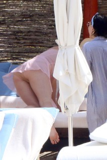 Katy Perry feet photo thumbnail