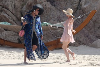 Katy Perry feet photo thumbnail