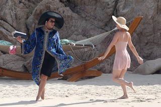 Katy Perry feet photo thumbnail