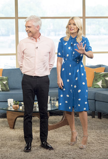 Holly Willoughby feet photo thumbnail