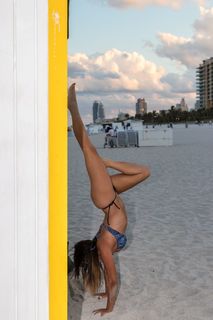Claudia Romani feet photo thumbnail