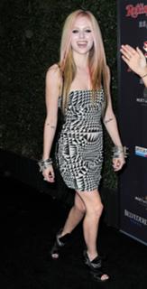 Avril Lavigne feet photo thumbnail