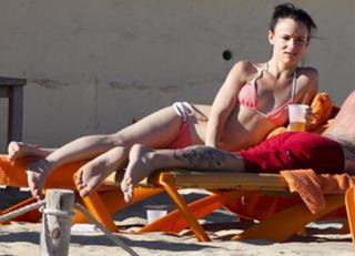 Juliette Lewis feet photo thumbnail