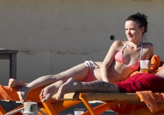 Juliette Lewis feet photo thumbnail