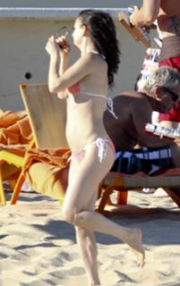 Juliette Lewis feet photo thumbnail