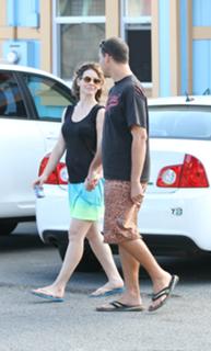 Evangeline Lilly feet photo thumbnail