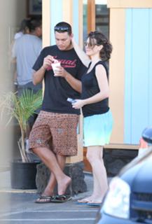Evangeline Lilly feet photo thumbnail