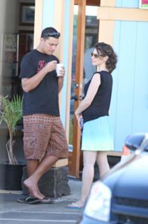 Evangeline Lilly feet photo thumbnail