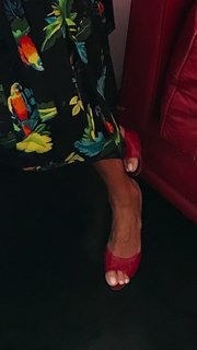 Kelly Bensimon feet photo thumbnail