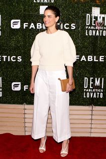 Amanda Peet feet photo thumbnail