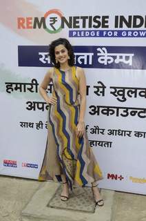 Taapsee Pannu feet photo thumbnail