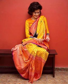 Taapsee Pannu feet photo thumbnail