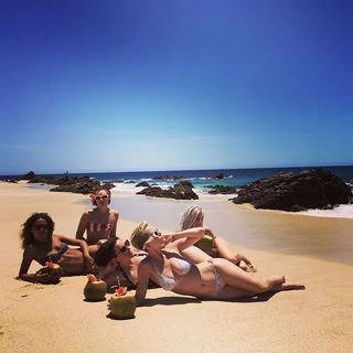 Katy Perry feet photo thumbnail