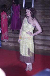 Huma Qureshi feet photo thumbnail