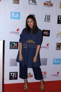 Huma Qureshi feet photo thumbnail